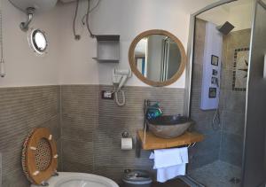 a bathroom with a sink and a mirror at Case Vacanza Calamaro in Trabia