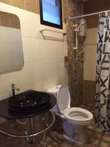 Kylpyhuone majoituspaikassa Angie Resort at Sapan Mai