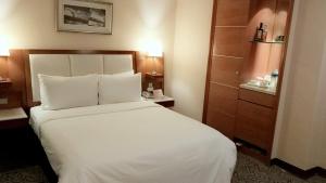 Postel nebo postele na pokoji v ubytování Elegance Hotel