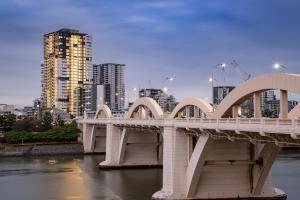 a bridge over a river with a city in the background at Hope Street Apartments by CLLIX in Brisbane