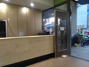Gambar di galeri bagi Dengfeng Milan Business Hotel di Huwei
