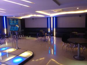 Gambar di galeri bagi Dengfeng Milan Business Hotel di Huwei