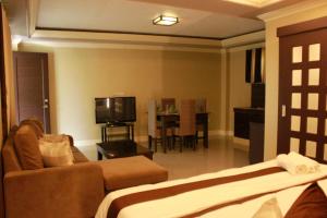 Gallery image of Villa Esmeralda Bryan's Resort Hotel and Restaurant in Palayan City