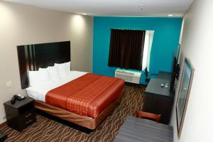 Ліжко або ліжка в номері Americas Best Value Inn & Suites-Prairieville