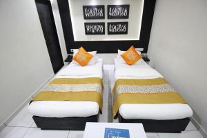 Postel nebo postele na pokoji v ubytování Hotel Paramount Inn