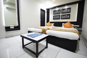 Postel nebo postele na pokoji v ubytování Hotel Paramount Inn