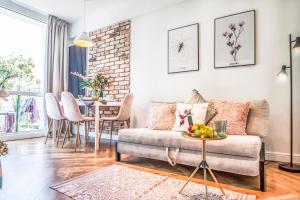 Posedenie v ubytovaní Family Luxury Pure Old Town Apartament 1-8, 2 sypialnie i salon, parking pub, 60m2