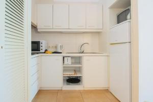 Kuchnia lub aneks kuchenny w obiekcie Apartamento Ferrera Park 623