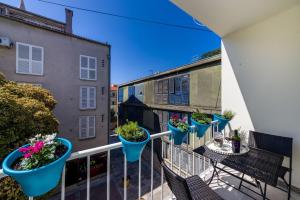 Balkón nebo terasa v ubytování Ema 2BR apt. in old town centre