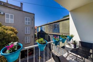 Balkón nebo terasa v ubytování Ema 2BR apt. in old town centre