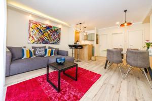 Posezení v ubytování Ema 2BR apt. in old town centre
