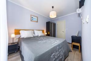 Postel nebo postele na pokoji v ubytování Ema 2BR apt. in old town centre