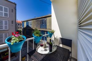 Balkón nebo terasa v ubytování Ema 2BR apt. in old town centre