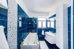Koupelna v ubytování Ema 2BR apt. in old town centre