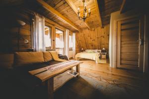 a living room with a couch and a table at Miętowy Anioł in Ustrzyki Dolne