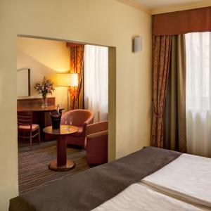 Postel nebo postele na pokoji v ubytování Luxury Family Hotel Bílá Labuť