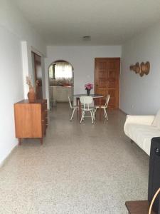 Uma área de estar em Apartment with stunning sea view