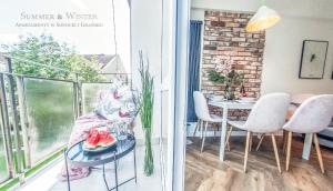 Posedenie v ubytovaní Family Luxury Pure Old Town Apartament 1-8, 2 sypialnie i salon, parking pub, 60m2