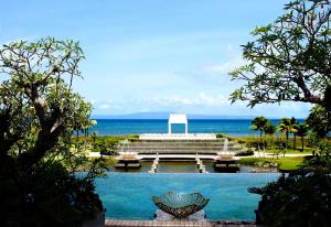a view of the fountain in front of the ocean at Rumah Luwih Bali in Keramas