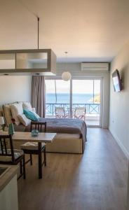 Postel nebo postele na pokoji v ubytování Tolo sea view