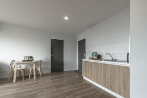 Carnation Residence的厨房或小厨房
