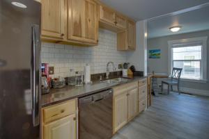 Virtuve vai virtuves zona naktsmītnē West Bremerton Cozy Home