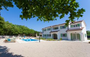 Πισίνα στο ή κοντά στο Villa Adria