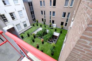 an aerial view of a courtyard in a building at Citycenter Residence in Amsterdam