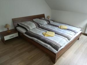 Postel nebo postele na pokoji v ubytování Pod Stříbrnkou