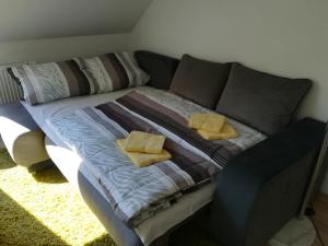 Postel nebo postele na pokoji v ubytování Pod Stříbrnkou