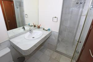 A bathroom at Salobre Morro Golf 2