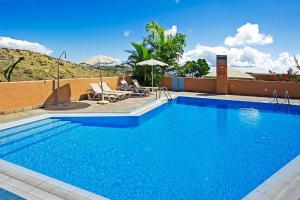 The swimming pool at or close to Salobre Morro Golf 2