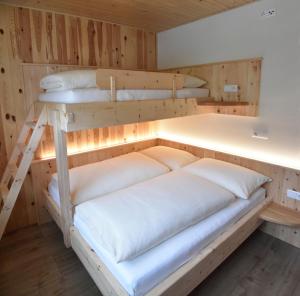 Bunk bed o mga bunk bed sa kuwarto sa Tschafingerhof