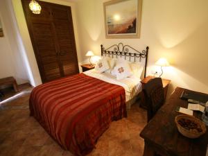 Posteľ alebo postele v izbe v ubytovaní Hotel Rural Molino del Puente Ronda