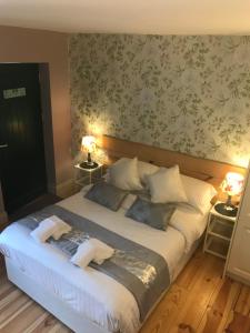 Postel nebo postele na pokoji v ubytování A Selection of Self Catering Holiday Homes at Kilcloon Cottages