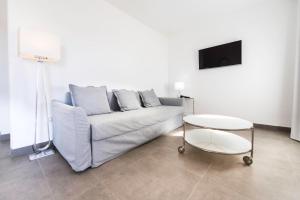 Televízia a/alebo spoločenská miestnosť v ubytovaní Kn Hotel Matas Blancas - Solo Adultos