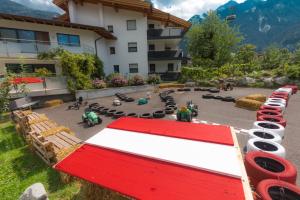 Nespecifikovaný výhled na hory nebo výhled na hory při pohledu z aparthotelu