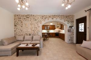 Posedenie v ubytovaní Ageri Traditional Villa