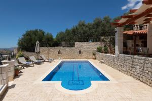 Bazén v ubytovaní Ageri Traditional Villa alebo v jeho blízkosti