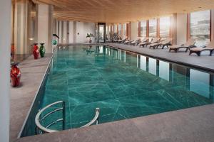 a swimming pool with a large tub in the middle of it at Hotel Jakarta Amsterdam in Amsterdam