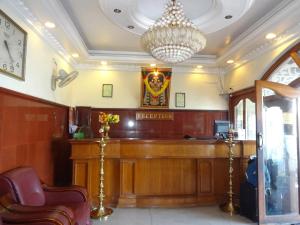 Zona de hol sau recepție la Hotel Sri Sabthagiri