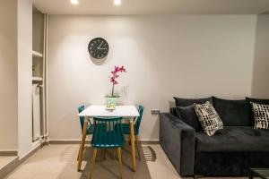 Khu vực ghế ngồi tại TONI'S Studio Syntagma, 1 min from Metro station