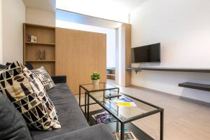 TV a/nebo společenská místnost v ubytování TONI'S Studio Syntagma, 1 min from Metro station