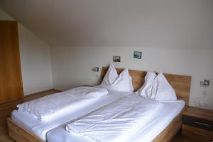 
Ein Bett oder Betten in einem Zimmer der Unterkunft Gasthof Ochnerbauer
