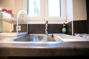 A bathroom at TONI'S 2BD Stay in Charming Historical centre