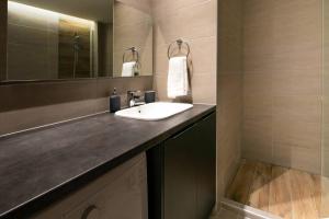 A bathroom at TONI'S 2BD Stay in Charming Historical centre