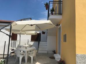 A balcony or terrace at B&B Adele
