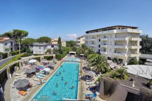 Bazén v ubytování Hotel Residence Stella del Mare nebo v jeho okolí
