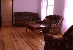 Ruang duduk di Legend Guest House