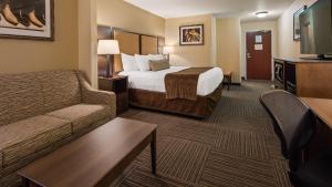 Ένα ή περισσότερα κρεβάτια σε δωμάτιο στο Best Western Plus Frontier Inn